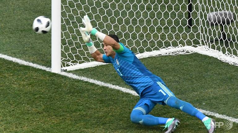 Kiper Paling Tua di Piala Dunia 2018 Pensiun di Usia 45 Tahun 